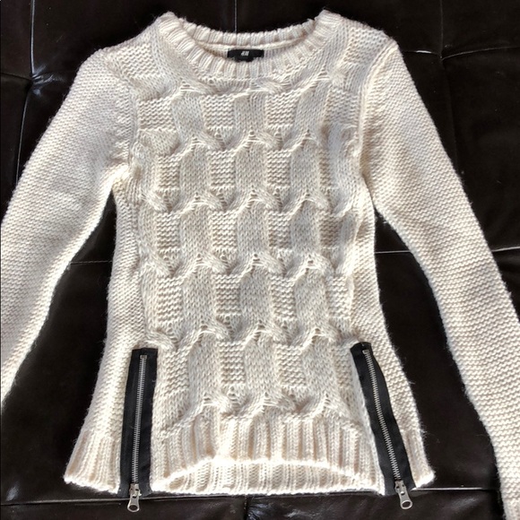 Cable sweater with zippers - Picture 2 of 5